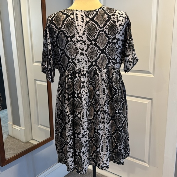 Zara, black white reptile, snake print, baby doll, mini dress, medium - Picture 6 of 10